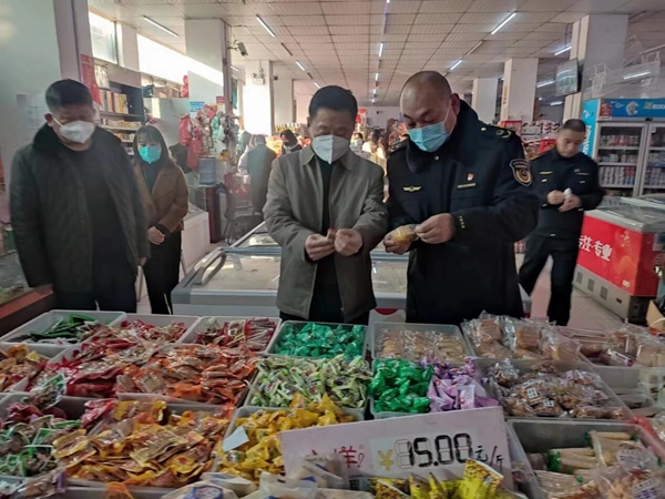 大通区四大班子领导带队开展节日慰问暨“三品一特”及散装、预包装食品安全检查